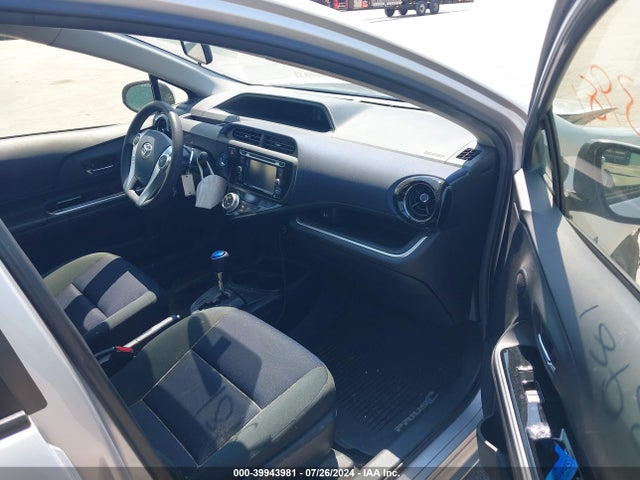 Toyota Prius C Three 2016 JTDKDTB35G1589038 Image 5