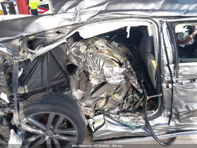 1VWDT7A32HC076949 Volkswagen Passat 1.8t R-line