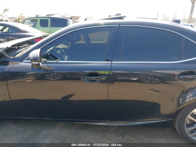Lexus IS 300 2018 JTHBA1D29J5080165 Image 15