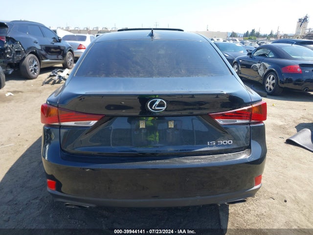 Lexus IS 300 2018 JTHBA1D29J5080165 Image 17