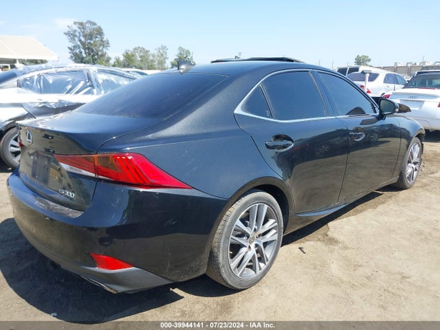 Lexus IS 300 2018 JTHBA1D29J5080165 Image 4