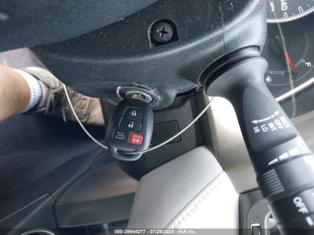 JTMRFREV5FD160195 Toyota Rav4 Xle