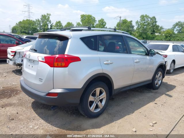 JTMRFREV5FD160195 Toyota Rav4 Xle