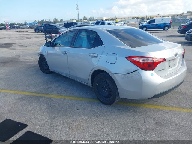 Toyota COROLLA LE 2018 2T1BURHE4JC984245 Image 3