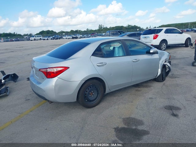Toyota COROLLA LE 2018 2T1BURHE4JC984245 Image 4