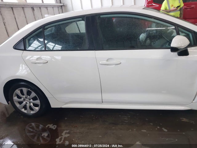 Toyota COROLLA LE 2022 5YFEPMAE3NP375655 Image 13