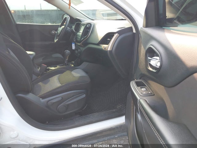 1C4PJMAB5FW528710 Jeep Cherokee Sport