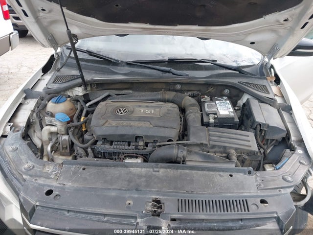 1VWBT7A3XFC051690 Volkswagen Passat 1.8t Sport