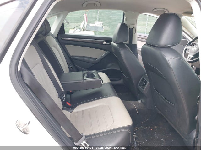 1VWBT7A3XFC051690 Volkswagen Passat 1.8t Sport