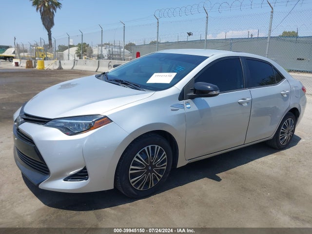 Toyota COROLLA LE 2018 5YFBURHE0JP833760 Image 2
