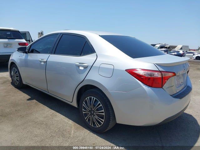 Toyota COROLLA LE 2018 5YFBURHE0JP833760 Image 3