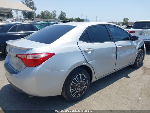 Toyota COROLLA LE 2018 5YFBURHE0JP833760 Image 4