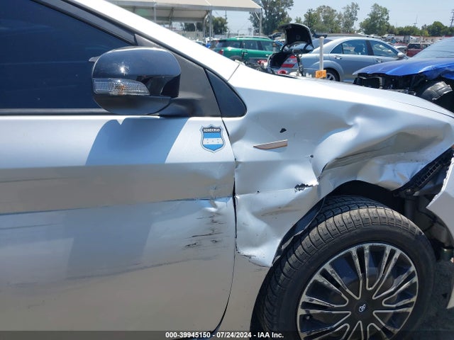 Toyota COROLLA LE 2018 5YFBURHE0JP833760 Image 6