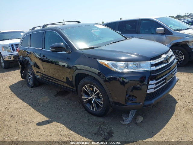 Toyota Highlander Le 2018 5TDZARFH4JS040067 главное изображение