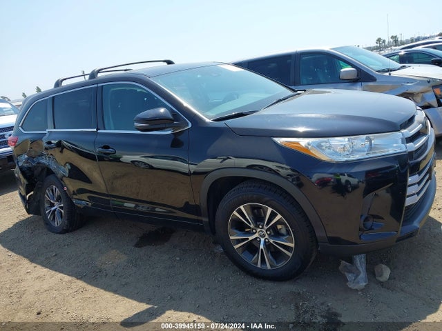 Toyota Highlander Le 2018 5TDZARFH4JS040067 Image 13