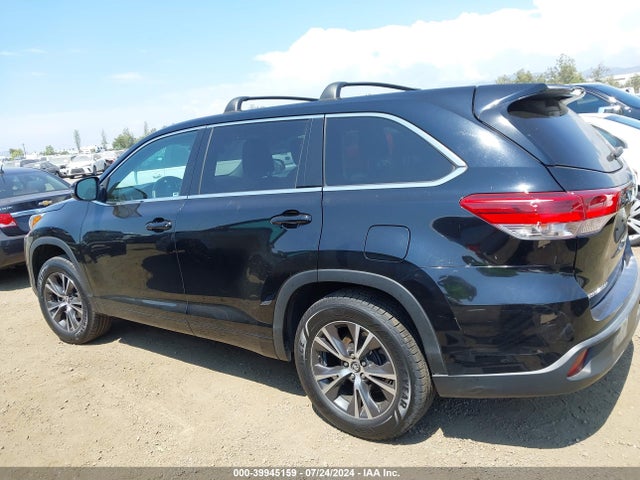 Toyota Highlander Le 2018 5TDZARFH4JS040067 Image 14