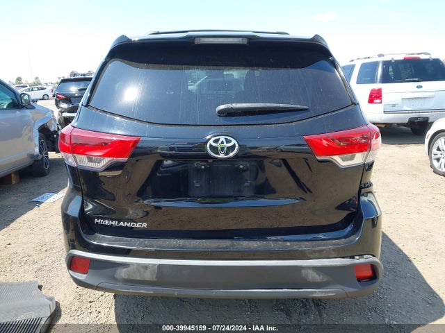 Toyota Highlander Le 2018 5TDZARFH4JS040067 Image 16