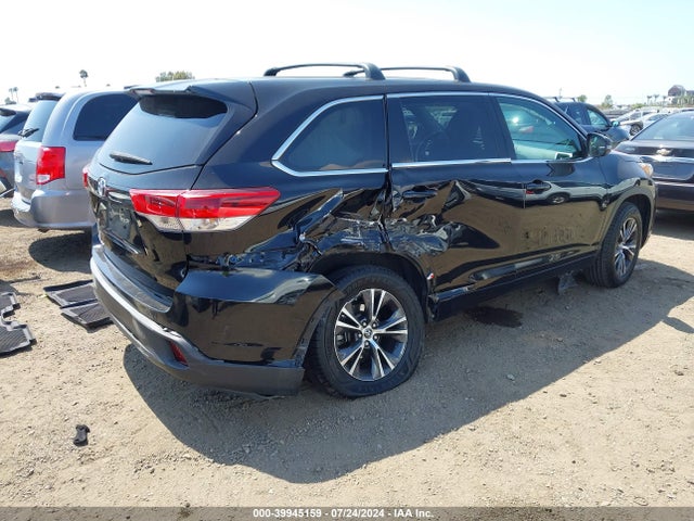 Toyota Highlander Le 2018 5TDZARFH4JS040067 Image 4