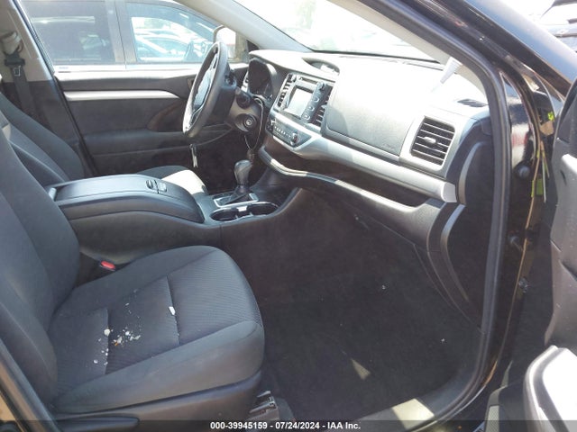 Toyota Highlander Le 2018 5TDZARFH4JS040067 Image 5