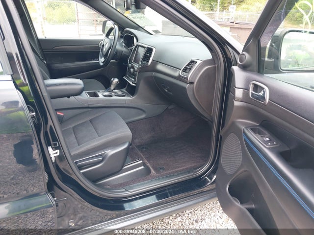 1C4RJFAG3JC353013 Jeep Grand Cherokee Upland 4x4