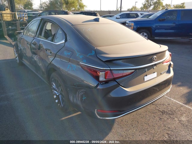 58AEA1C17RU042575 Lexus Es 300h Luxury