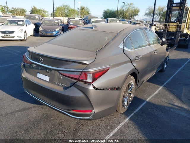 58AEA1C17RU042575 Lexus Es 300h Luxury