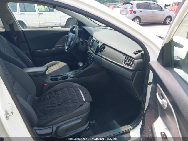 KNDCB3LC1H5095262 KIA NIRO LX