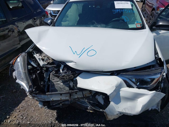 Toyota RAV4 LE 2017 JTMBFREV7HJ138642 Image 10