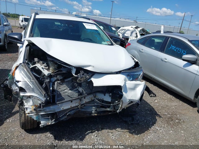 Toyota RAV4 LE 2017 JTMBFREV7HJ138642 Image 13