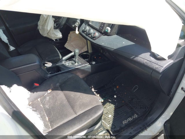 Toyota RAV4 LE 2017 JTMBFREV7HJ138642 Image 5
