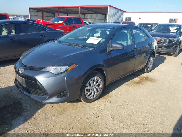 Toyota COROLLA LE 2018 5YFBURHE7JP798103 Image 2