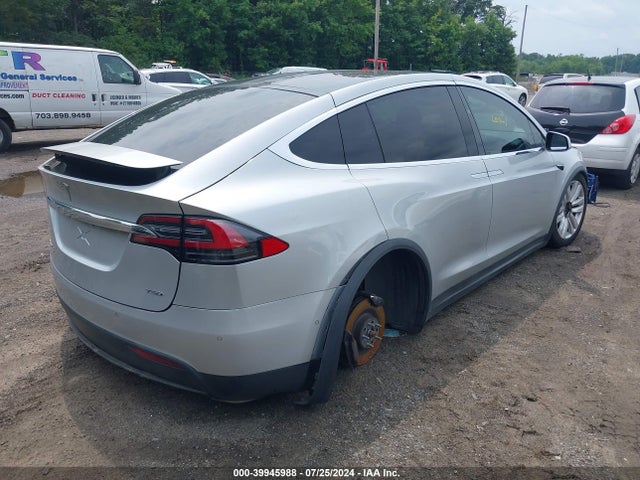 2016 TESLA MODEL X 5YJXCAE25GF022898 Photo 3
