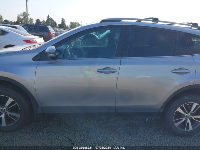 Toyota Rav4 Xle 2018 2T3RFREV6JW730300 Image 15