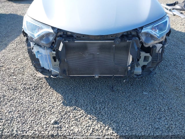 Toyota Rav4 Xle 2018 2T3RFREV6JW730300 Image 18