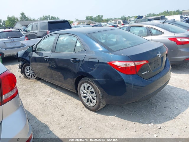 Toyota COROLLA LE 2018 2T1BURHE3JC983135 Image 3