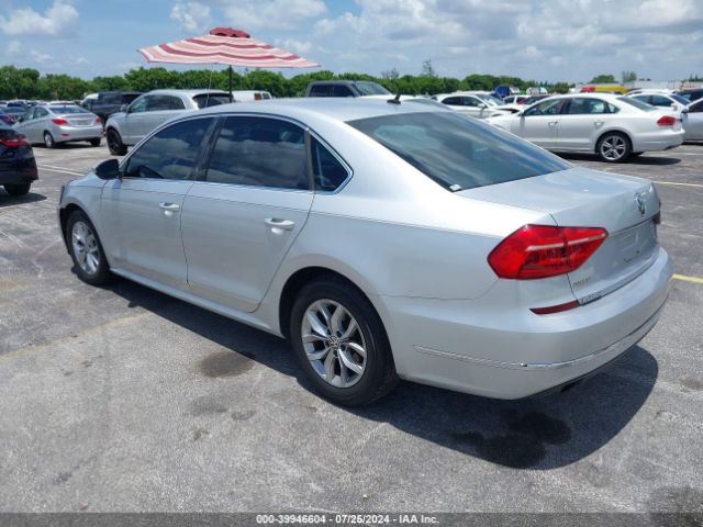 1VWAS7A3XGC049034 Volkswagen Passat 1.8t S