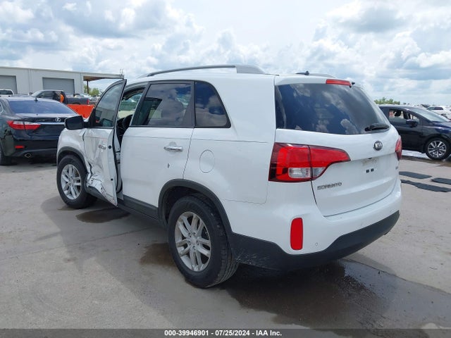 KIA SORENTO LX 2015 5XYKT3A60FG569437 Image 3