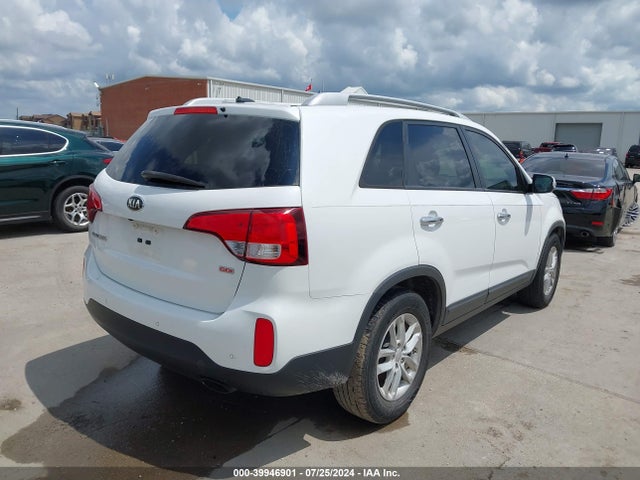 KIA SORENTO LX 2015 5XYKT3A60FG569437 Image 4