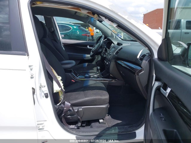 KIA SORENTO LX 2015 5XYKT3A60FG569437 Image 5