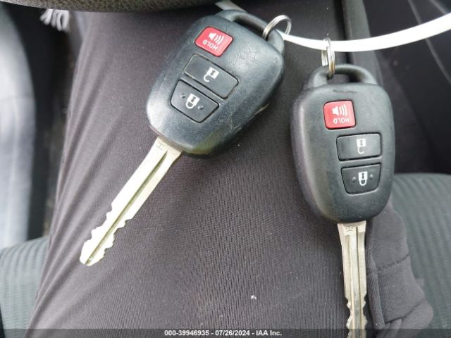JTMZFREV2FJ028206 Toyota RAV4 LE