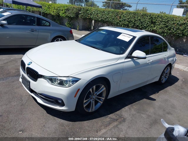 BMW 330e Iperformance 2017 WBA8E1C33HA158965 Image 2