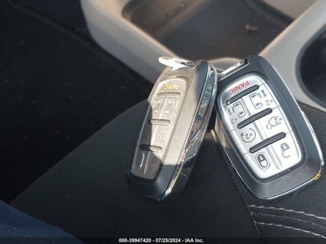 2C4RC1CG4PR516164 Chrysler Voyager Lx