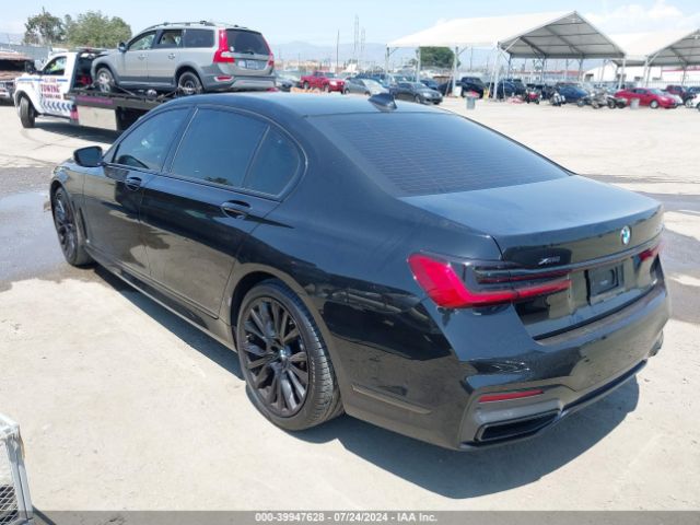 2022 BMW 750 WBA7U2C04NCK13045 Photo 2