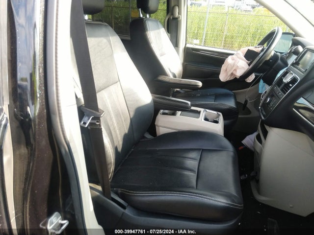 2C4RC1CG5GR150862 Chrysler Town & Country Touring-l Anniversary Edition