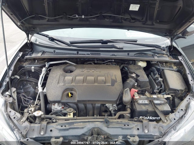 Toyota COROLLA LE 2018 5YFBURHE8JP759472 Image 10