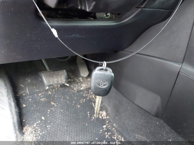 Toyota COROLLA LE 2018 5YFBURHE8JP759472 Image 11