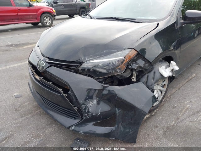 Toyota COROLLA LE 2018 5YFBURHE8JP759472 Image 6