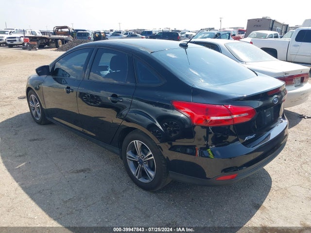 Ford FOCUS SE 2018 1FADP3F21JL223578 Image 3