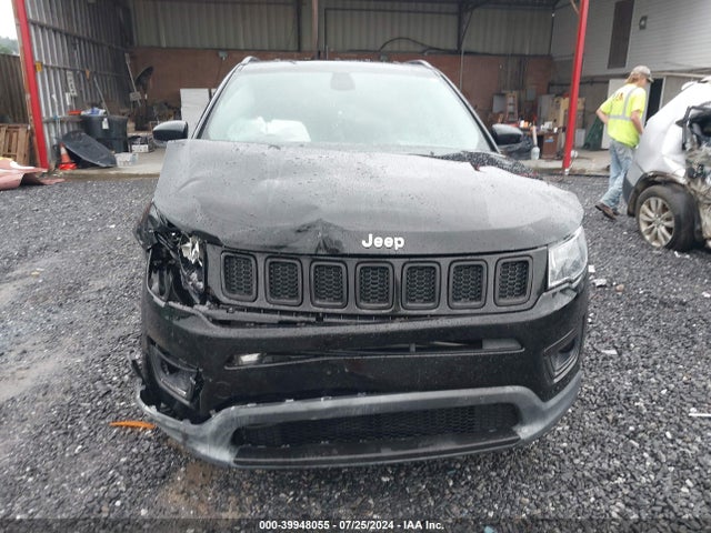 3C4NJCCB7JT155974 Jeep Compass Limited Fwd