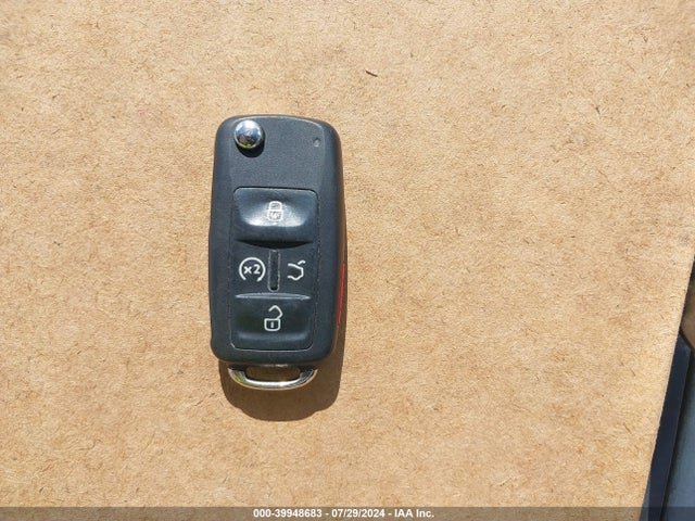 1VWBA7A32JC051505 Volkswagen Passat 2.0t Se